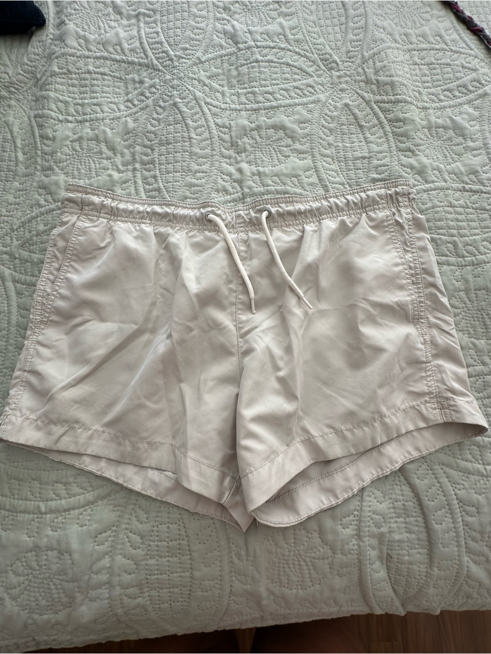 H & M Sz Medium Khaki Shorts Unisex Elastic Waist Built in Mesh Lining